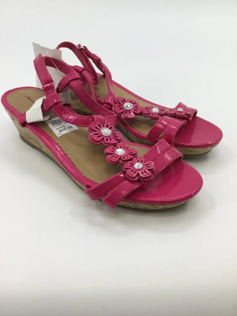 American Eagle Child Size 5 Youth Pink Sandals/Flip Flops